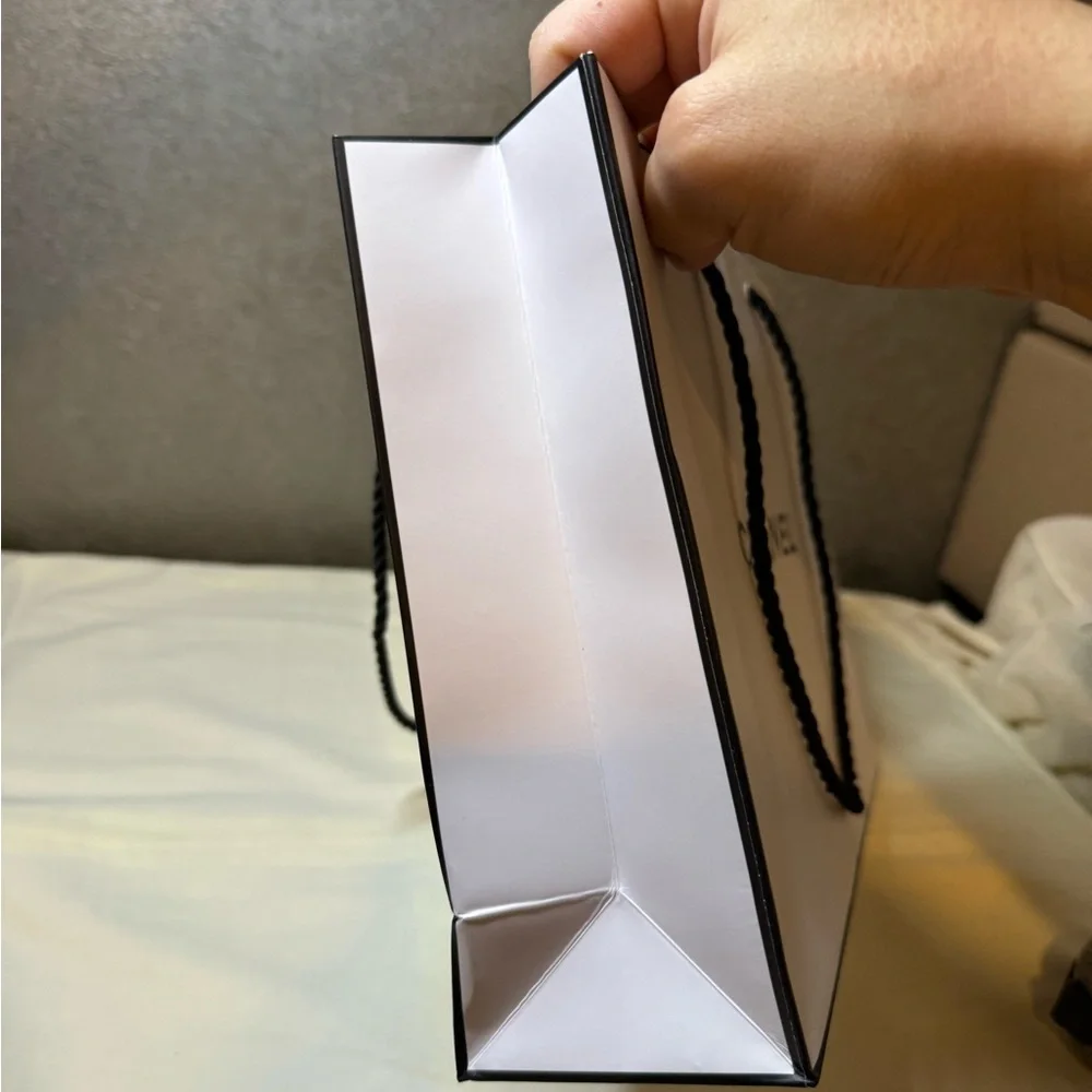 Chanel gift bag - Picture 5 of 8